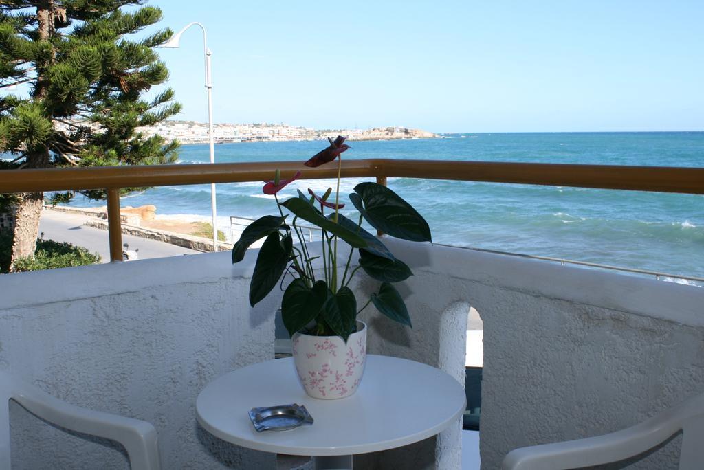 Blue Bay Apartments Hersonissos  Bagian luar foto