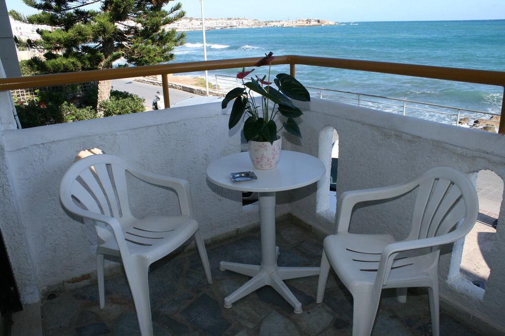 Blue Bay Apartments Hersonissos  Bagian luar foto