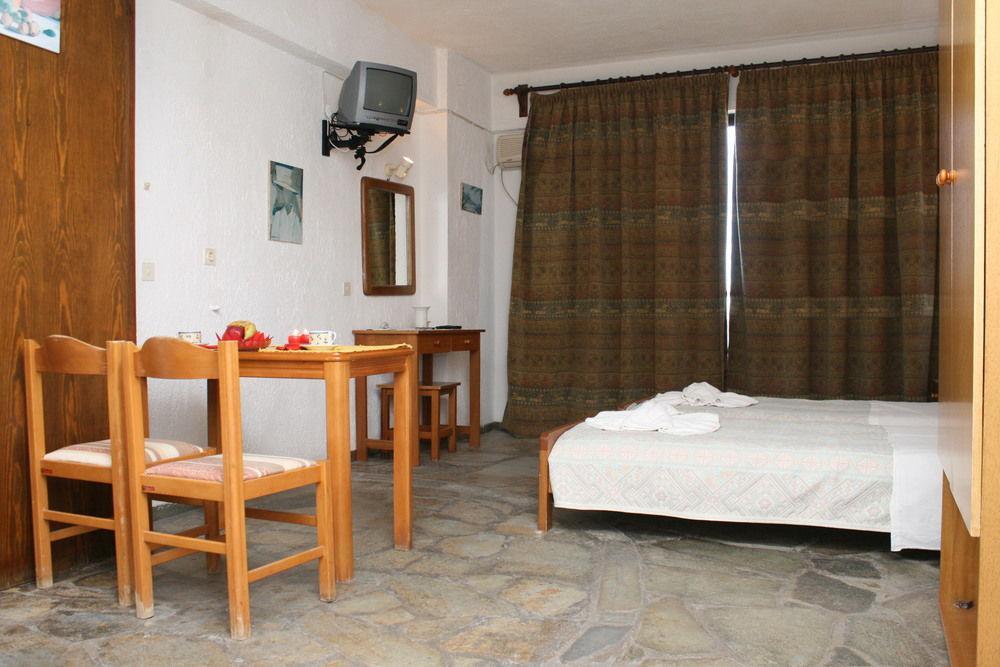 Blue Bay Apartments Hersonissos  Bagian luar foto